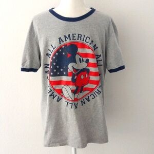 Disney Men's Mickey Mouse All American Gray Shoet Sleeve Shirt size Large